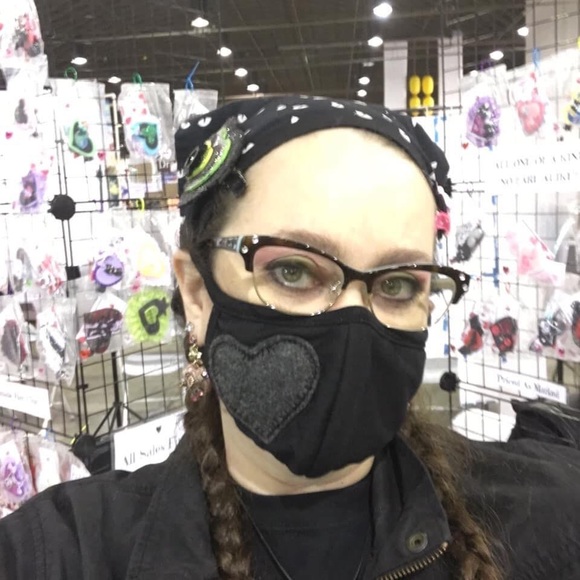 ๐ค A Little About Me & My Closet ๐ค - Picture 1 of 2